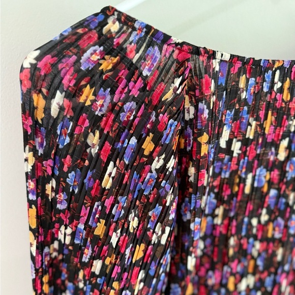ASTR The Label Pernilla Pleated Long Sleeve Blouse - Black/Pink Ditsy - Medium - Picture 8 of 14